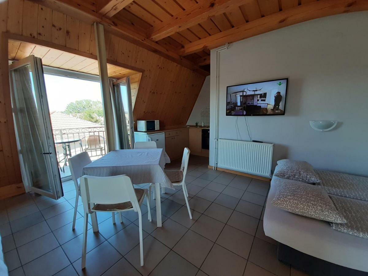 Familia Apartmanhaz Кестхей Екстер'єр фото