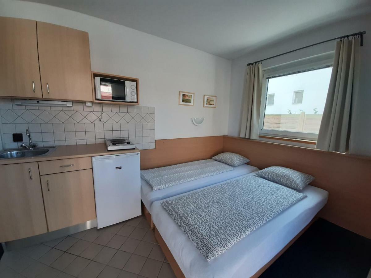 Familia Apartmanhaz Кестхей Екстер'єр фото