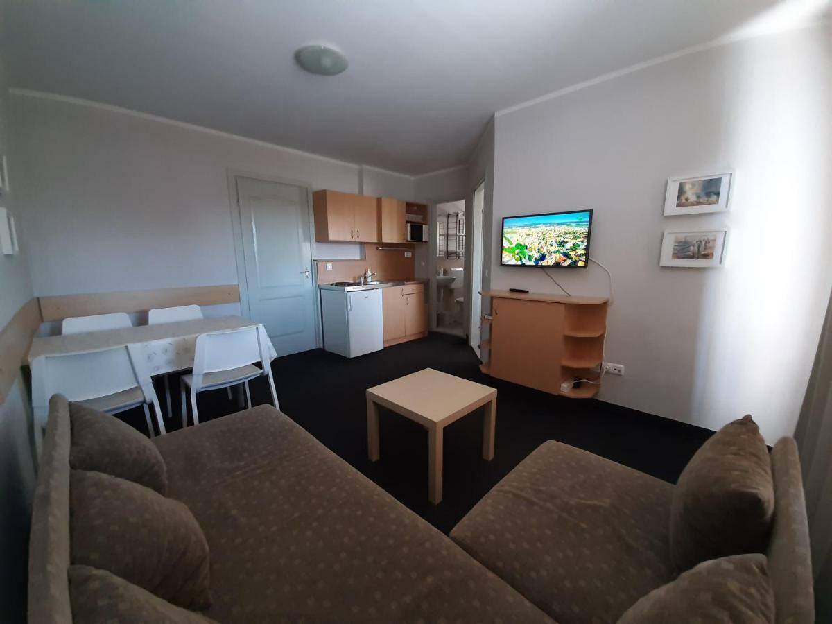Familia Apartmanhaz Кестхей Екстер'єр фото
