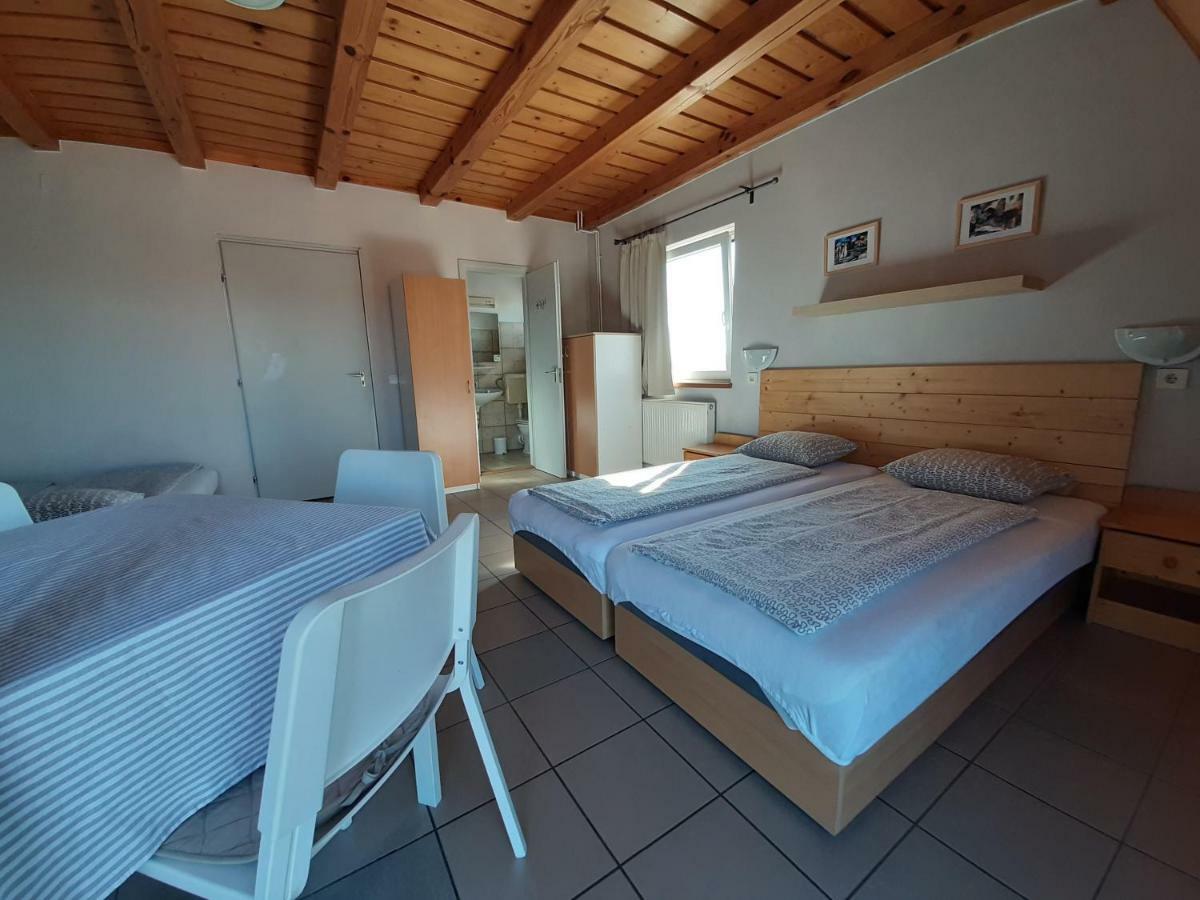 Familia Apartmanhaz Кестхей Екстер'єр фото