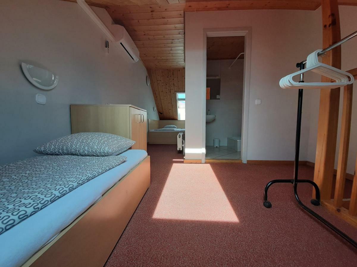 Familia Apartmanhaz Кестхей Екстер'єр фото