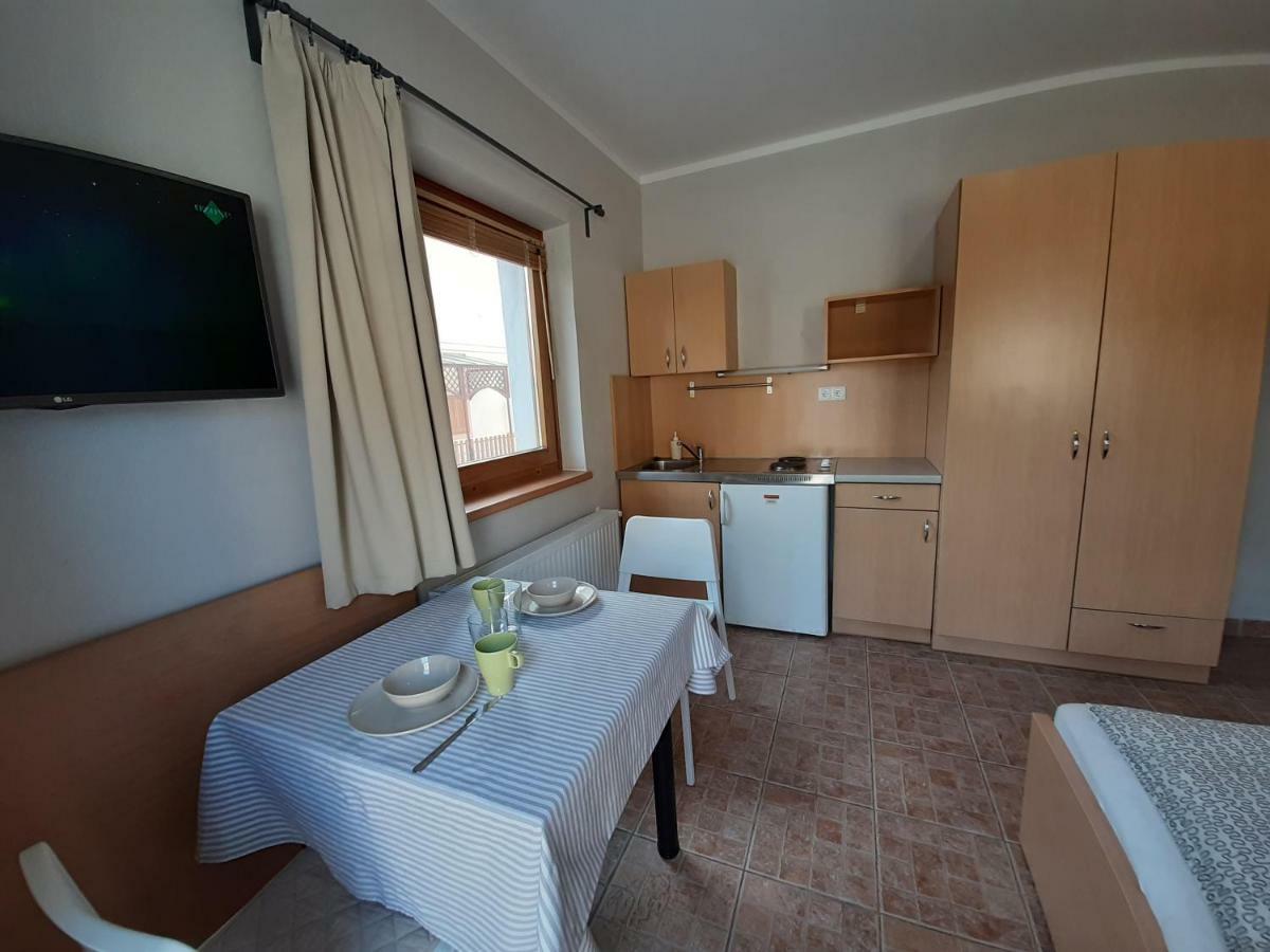 Familia Apartmanhaz Кестхей Екстер'єр фото