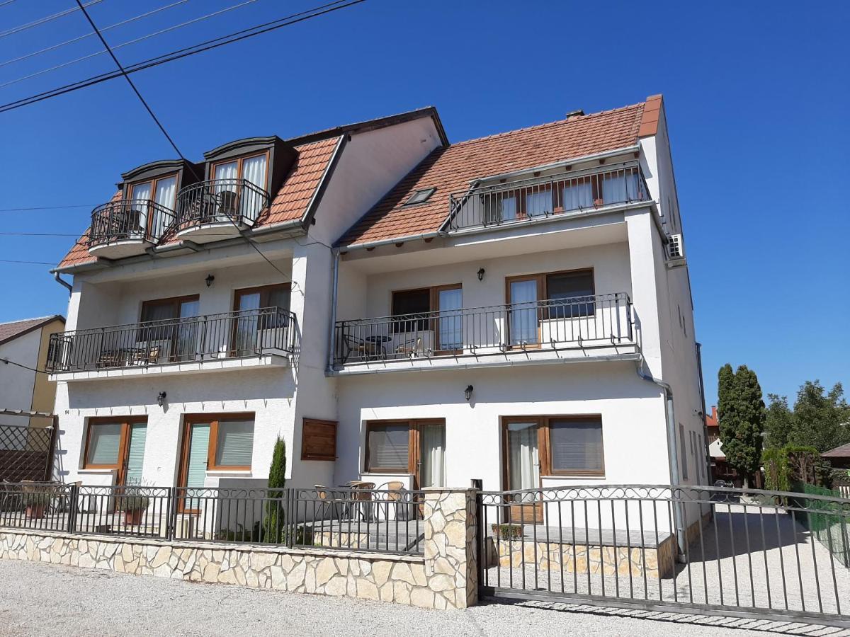 Familia Apartmanhaz Кестхей Екстер'єр фото