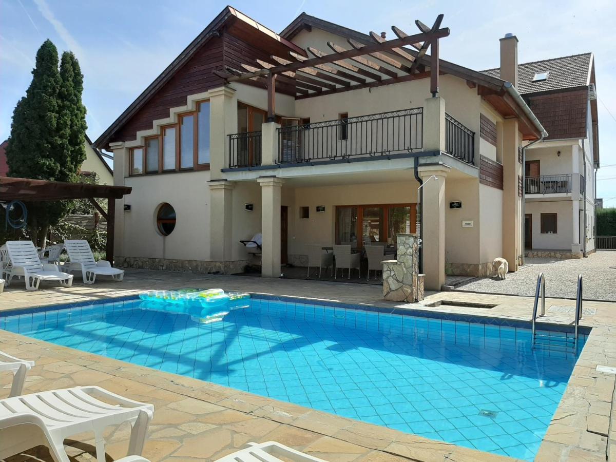 Familia Apartmanhaz Кестхей Екстер'єр фото
